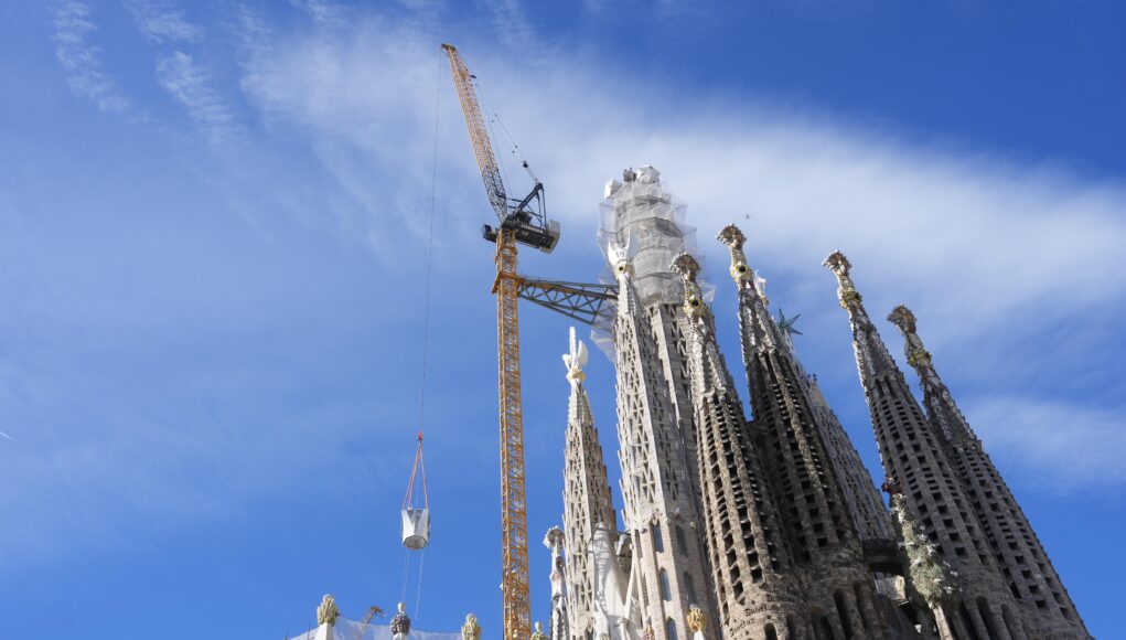 f6a53e69a3f81a4a8a16298dc58f145b0d43_1-14555611_20260221051221 Sagrada Familia altura máxima