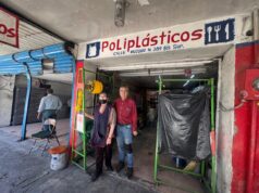 Desperdicio Hídrico Crítico: Más de un Mes de Fuga de Agua Potable en Calle Múzquiz, Torreón fuga agua Torreón Múzquiz
