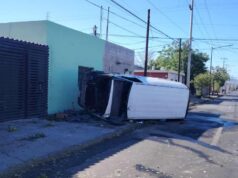 Camioneta termina volcada tras fuerte choque en el centro de Hermosillo Camioneta vuelca